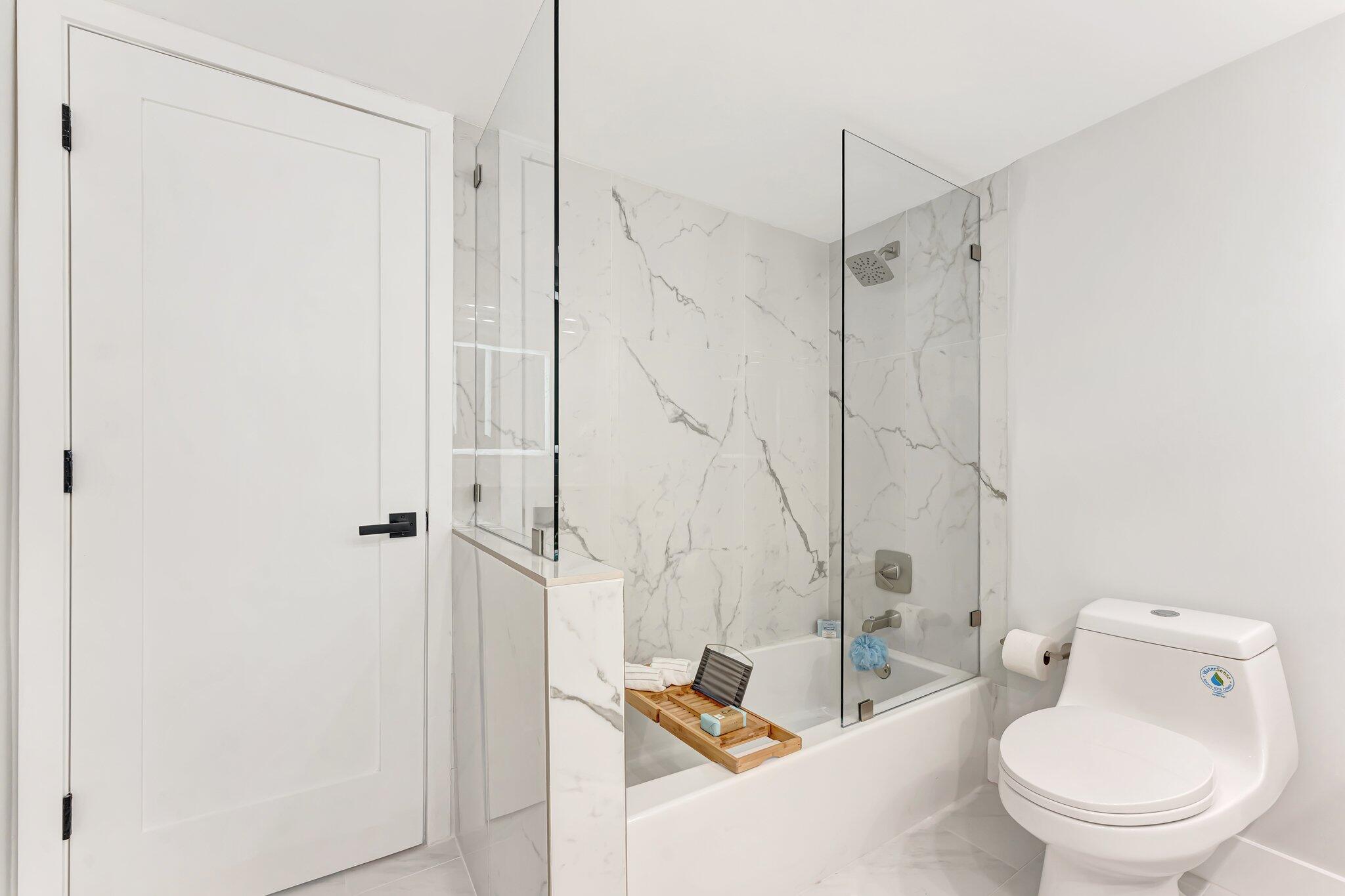 1180 South Ocean Boulevard, Unit 15B Boca Raton, FL 33432 - Photo 19 of 32 Primary Bathroom