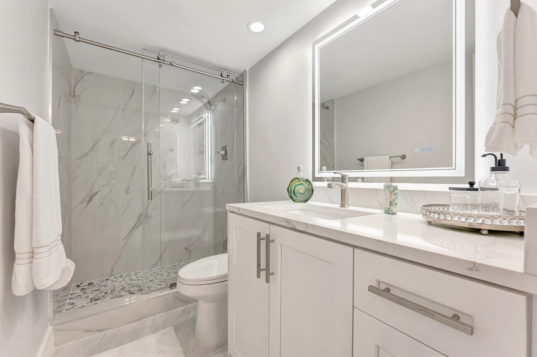 1180 South Ocean Boulevard, Unit 15B Boca Raton, FL 33432 - Photo 24 of 32 The Second Bathroom
