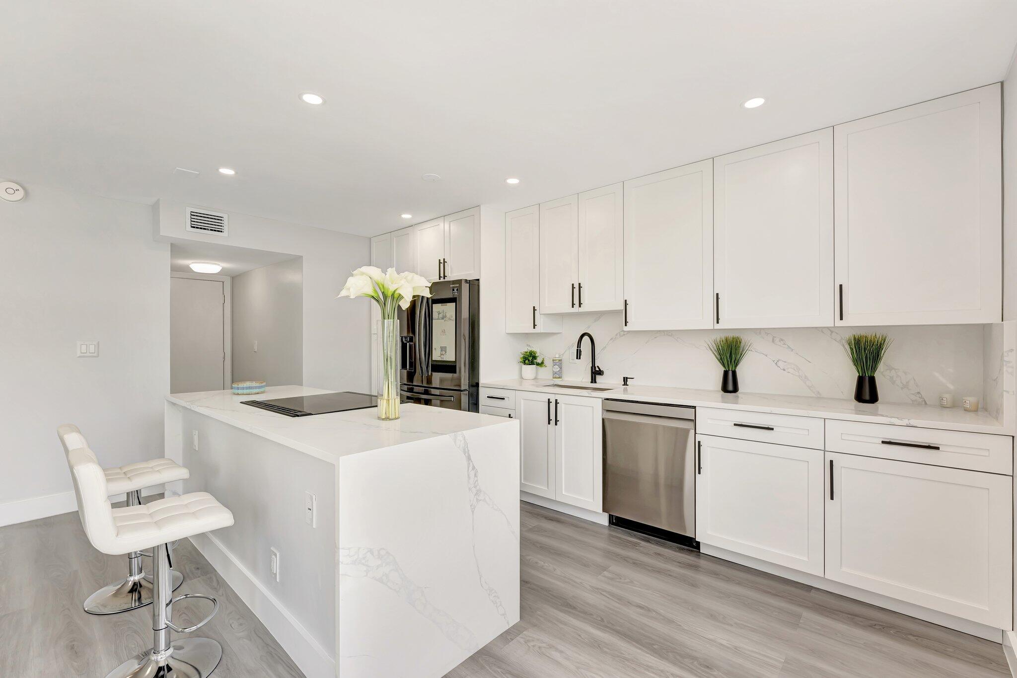 1180 South Ocean Boulevard, Unit 15B Boca Raton, FL 33432 - Photo 5 of 32 Kitchen