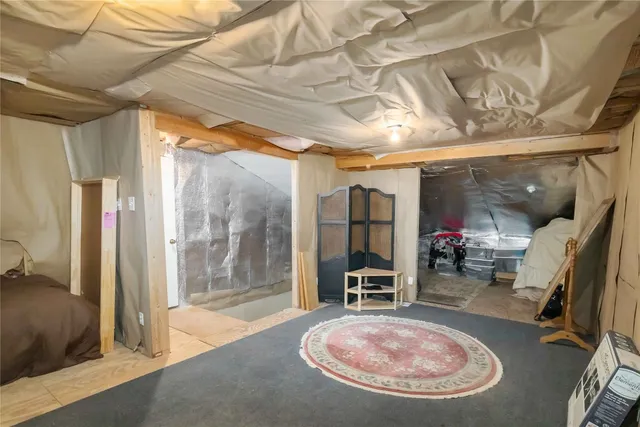 a view of livingroom with furniture