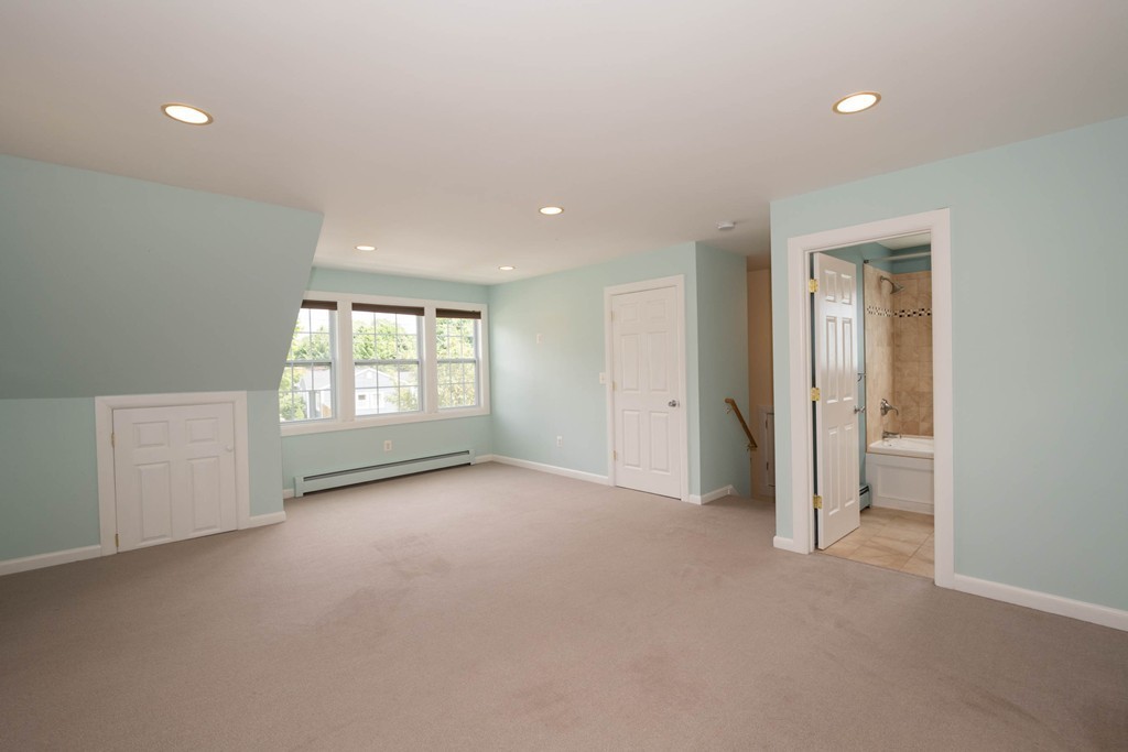 27 Margaret Road Hamilton, MA 01982 - Photo 21 of 30 an empty room with windows and closet