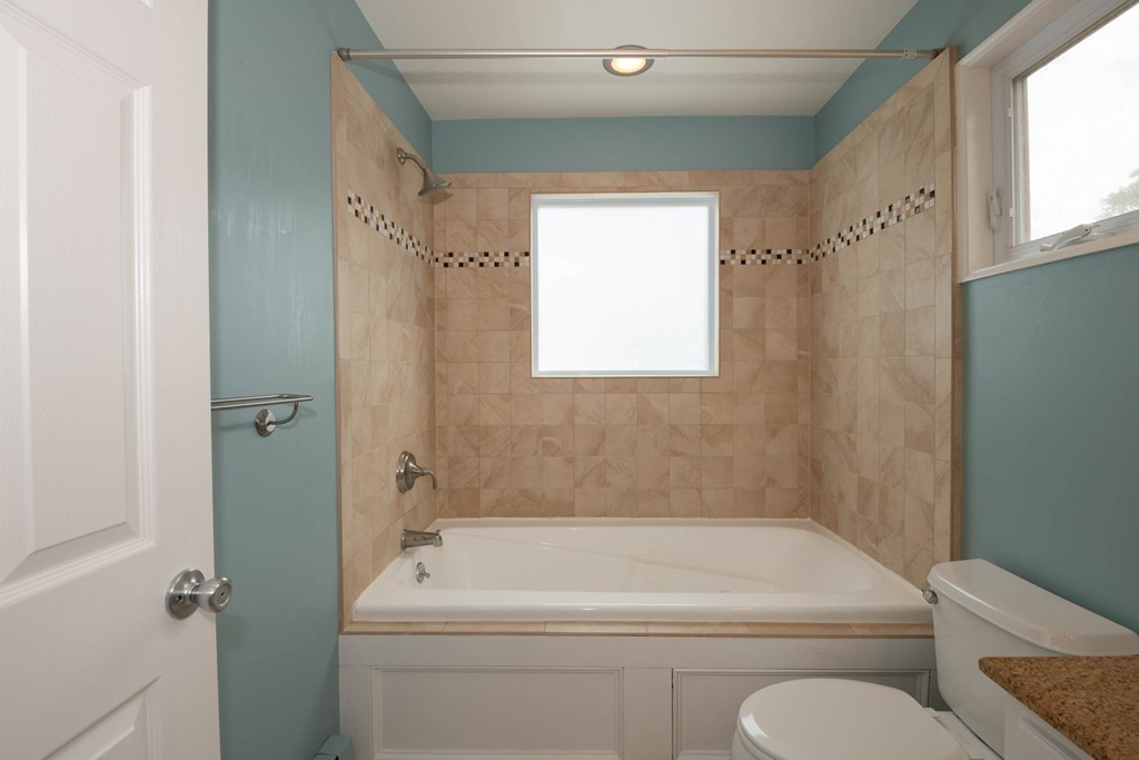 27 Margaret Road Hamilton, MA 01982 - Photo 23 of 30 a bath room with a toilet and a bath tub