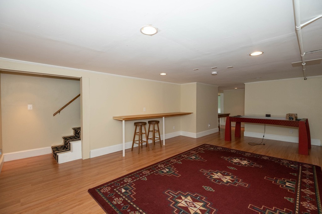 27 Margaret Road Hamilton, MA 01982 - Photo 24 of 30 a living room with furniture