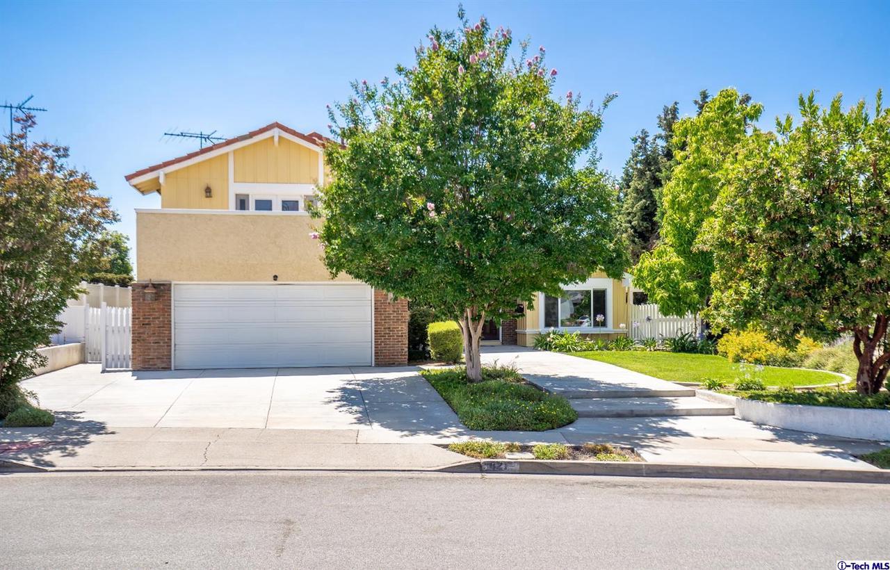 421 Dover Circle Brea, CA 92821 - Photo 3 of 51