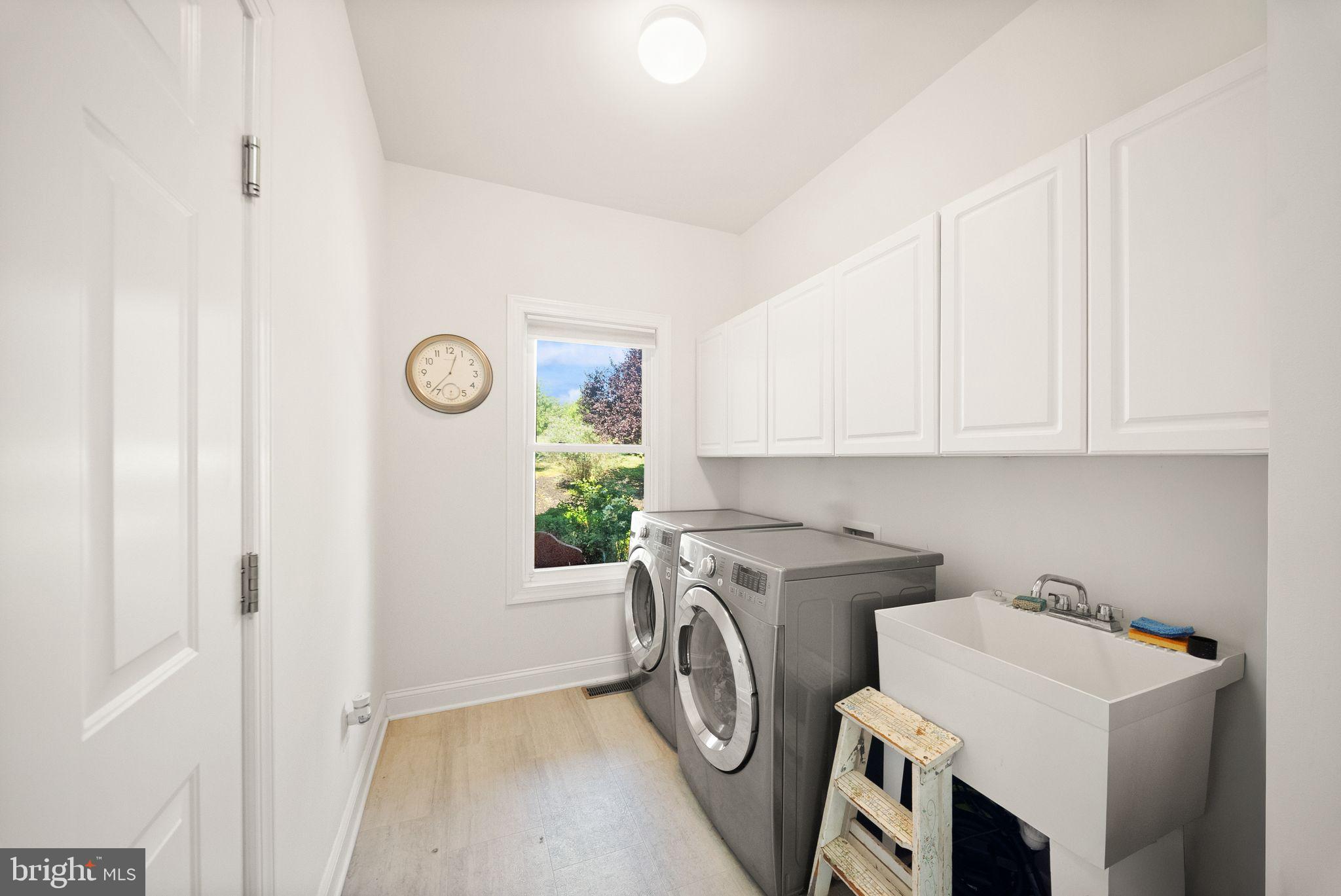 11677 Kahns Road Manassas, VA 20112 - Photo 50 of 78 Main level laundry room