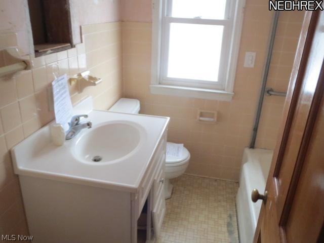 7010 Ridgewood Avenue Parma, OH 44129 - Photo 6 of 12