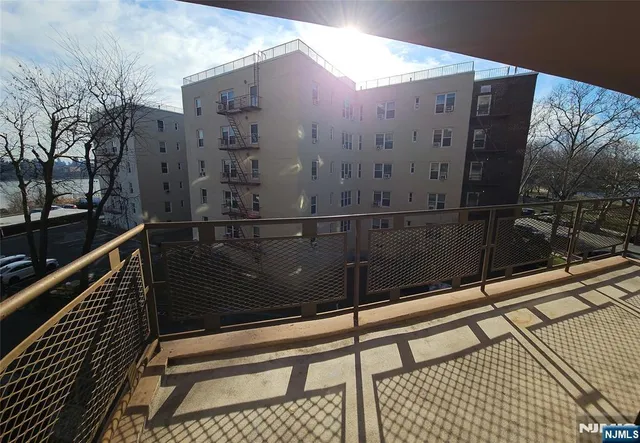 $375,000 | 8800 Boulevard East, Unit 4B, North Bergen, NJ 07047