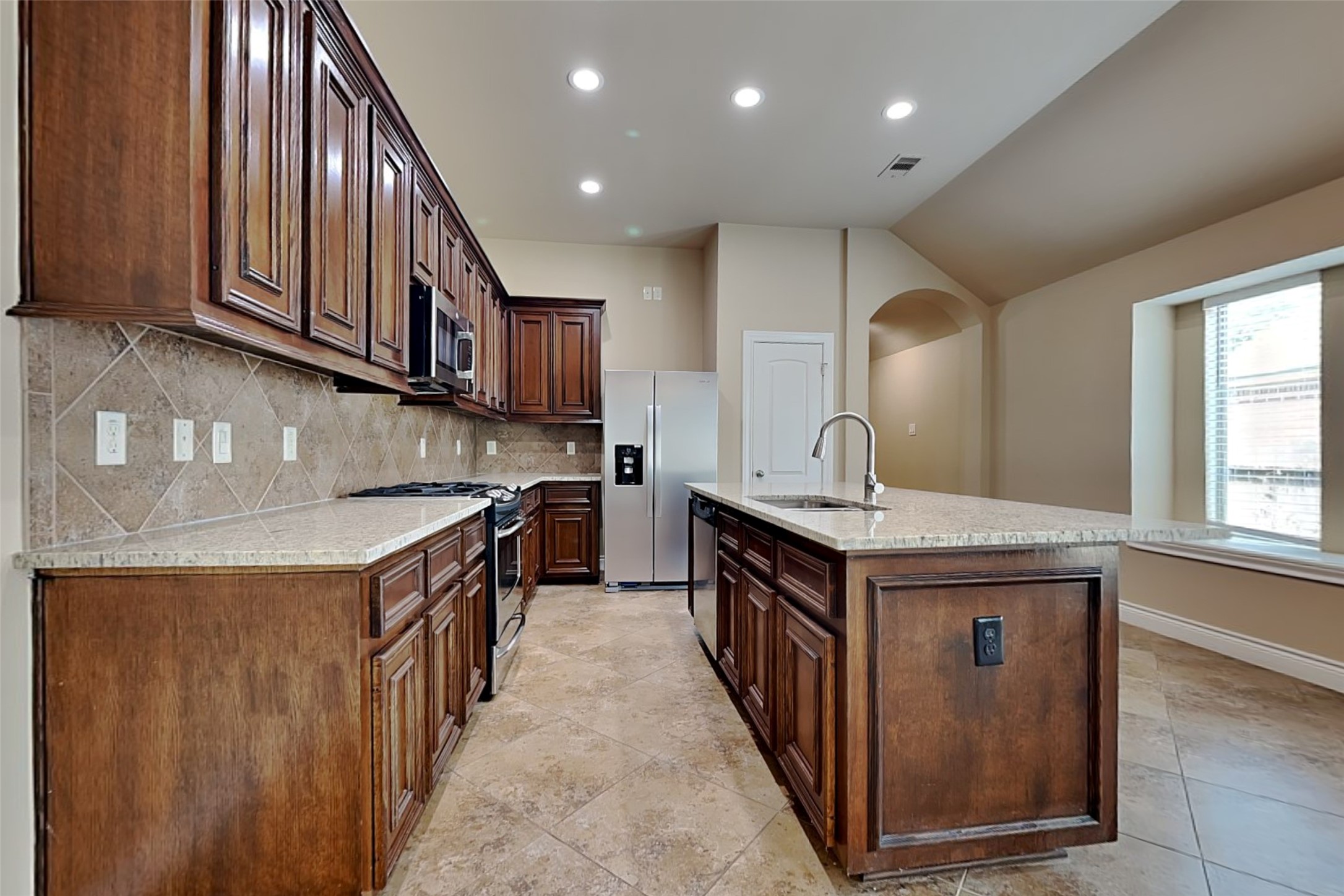 27407 Tracy Ridge Court Spring, TX 77386 - Photo 4 of 21 Gallery Image 4