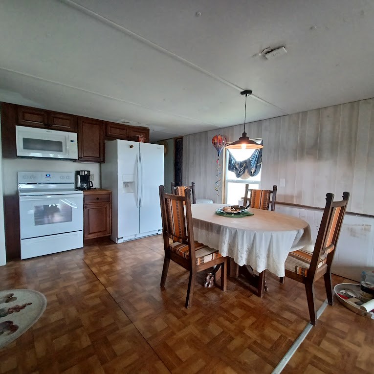 8438 Whartons Dock Road Bandera, TX 78003 - Photo 11 of 20 Kitchen dining