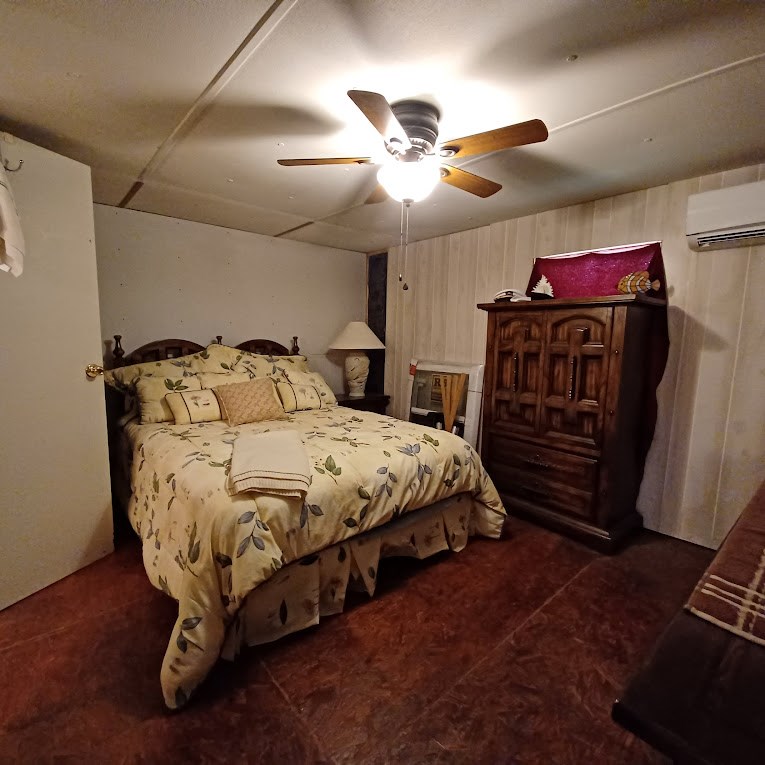 8438 Whartons Dock Road Bandera, TX 78003 - Photo 13 of 20 Large main bedroom