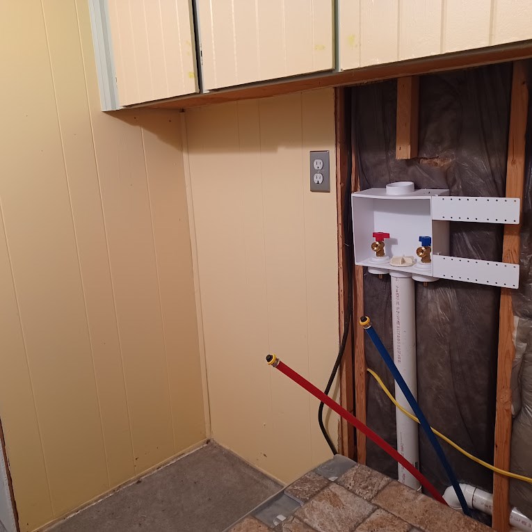 8438 Whartons Dock Road Bandera, TX 78003 - Photo 17 of 20 Laundry area