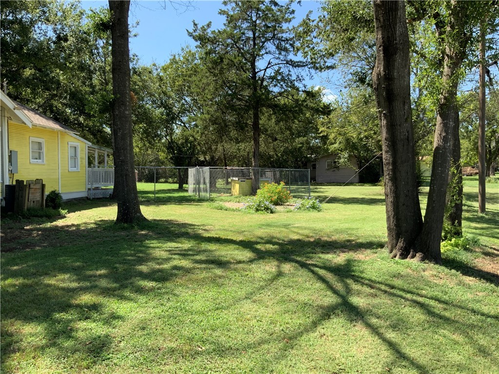 207 North Archer Street Groesbeck, TX 76642 - Photo 4 of 25 a view of a park with large trees