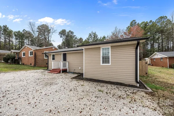 a view of a house with a backyard