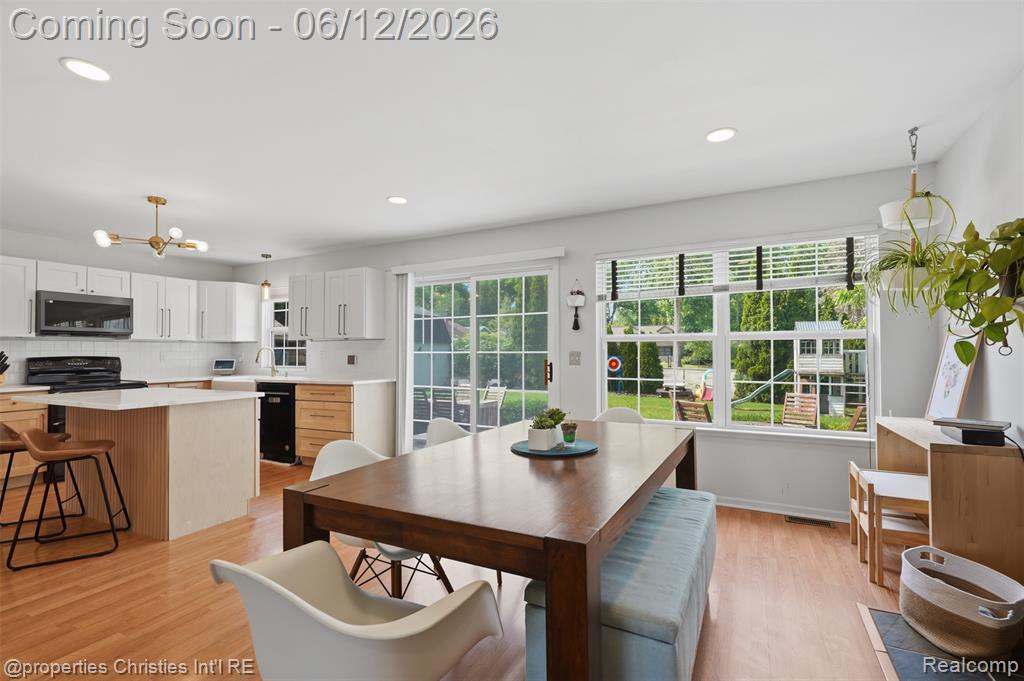 124 Rexton Street Novi, MI 48377 - Photo 10 of 44