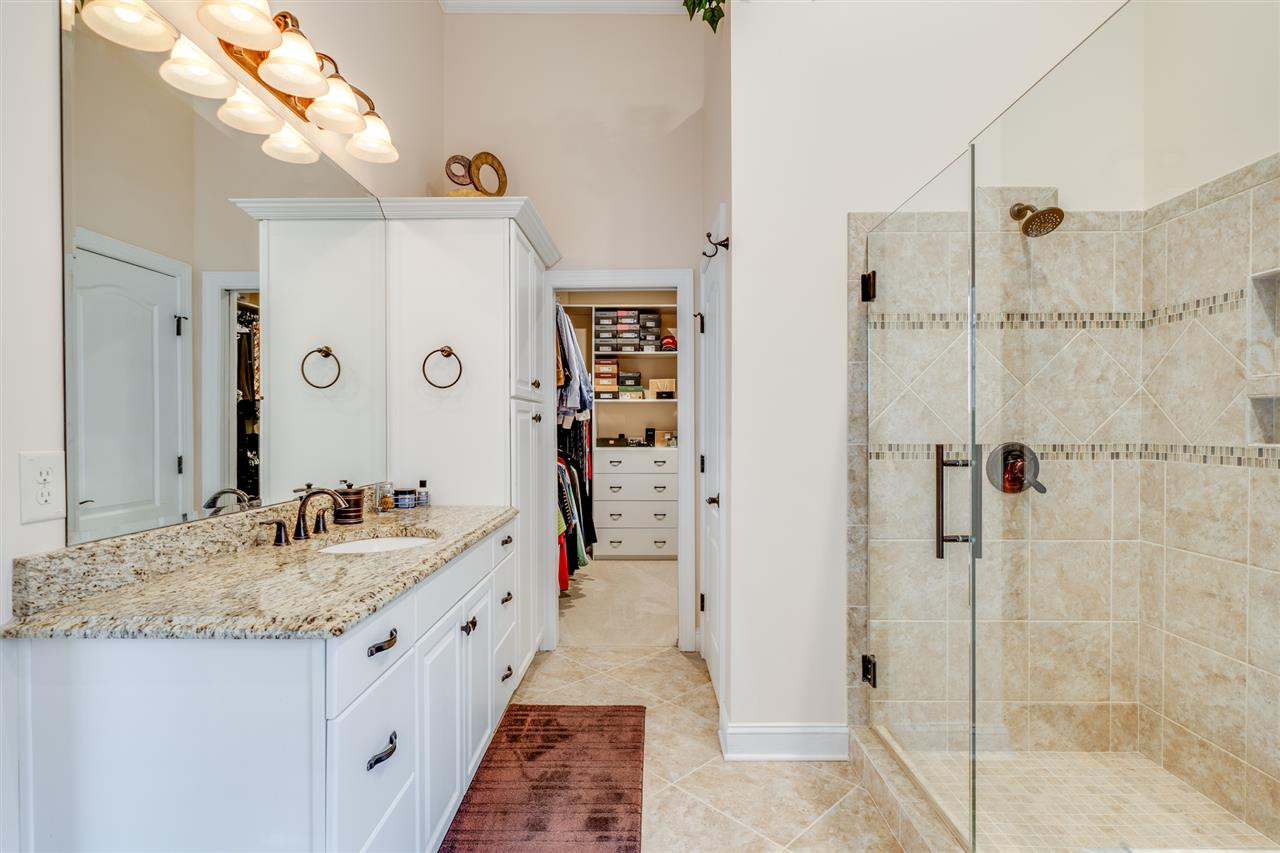 7008 Potomac Court Raleigh, NC 27613 - Photo 18 of 30 Split Vanities