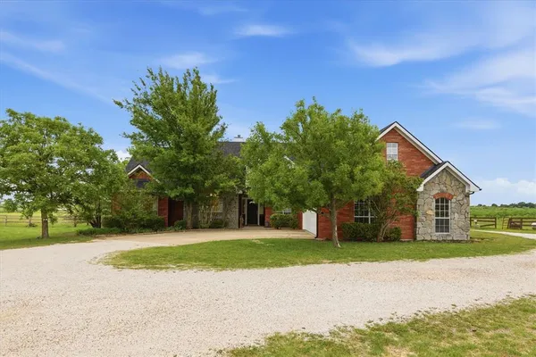 $794,000 | 1690 Lawlis Lane, Sanger, TX 76266
