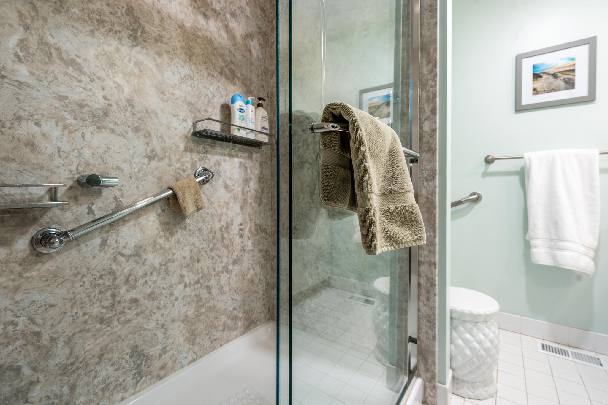 8 Forest Gate, Unit 8 Yarmouth Port, MA 02675 - Photo 17 of 49 1stbedroombath2