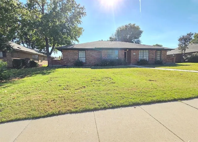 $400,000 | 2720 Crow Valley Trail, Plano, TX 75023