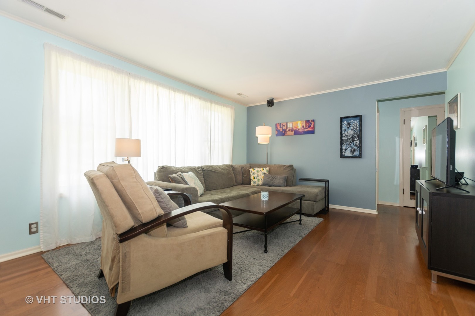 2233 Spruce Road Homewood, IL 60430 - Photo 4 of 17 a living room with furniture and a flat screen tv