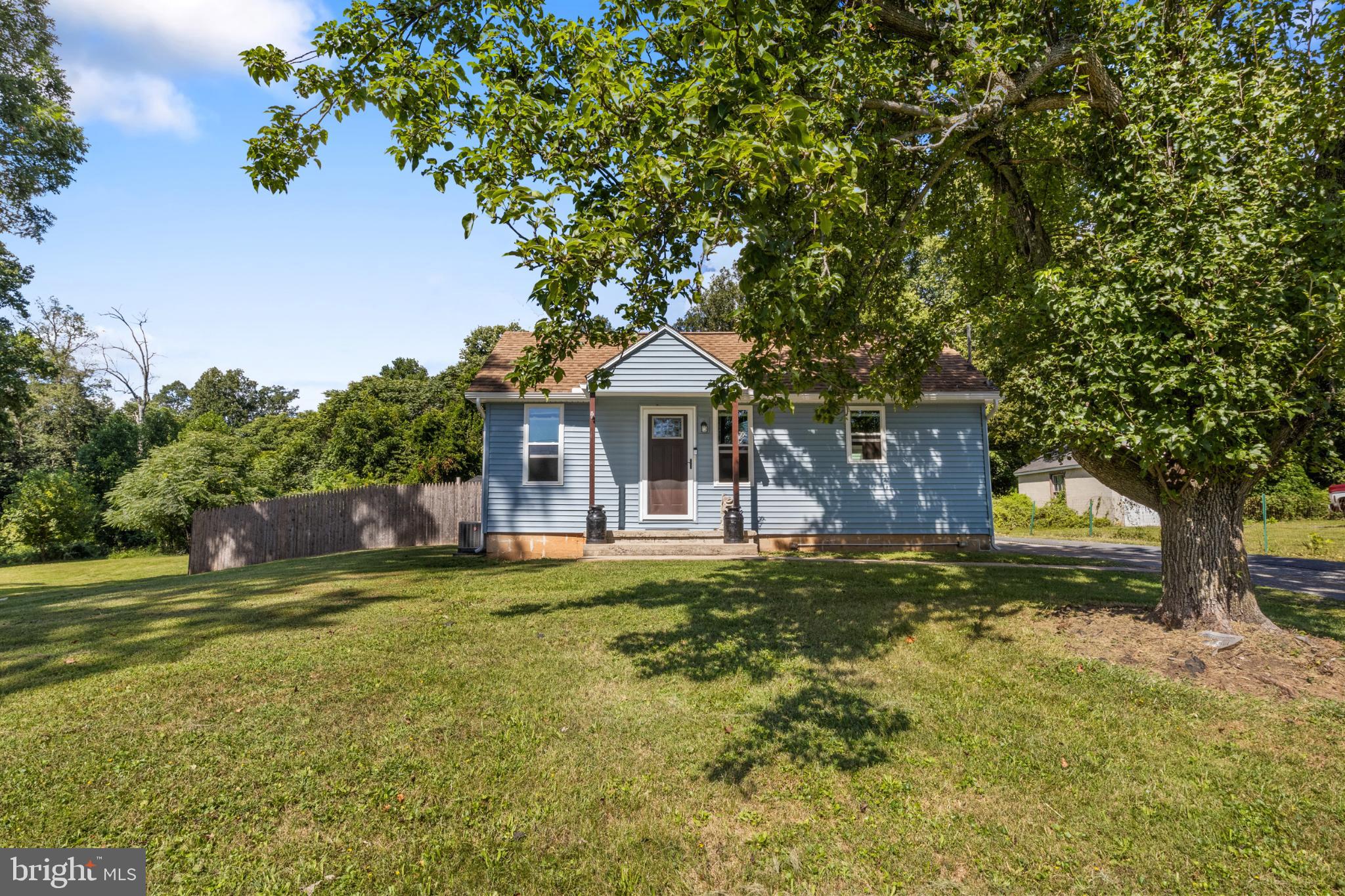 575 Cassel Road Manchester, PA 17345 - Photo 3 of 33 Charming blue home on a spacious lawn.