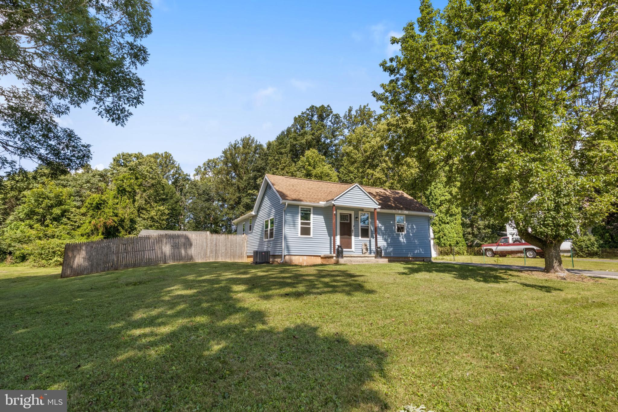575 Cassel Road Manchester, PA 17345 - Photo 4 of 33 Charming home nestled in lush greenery.
