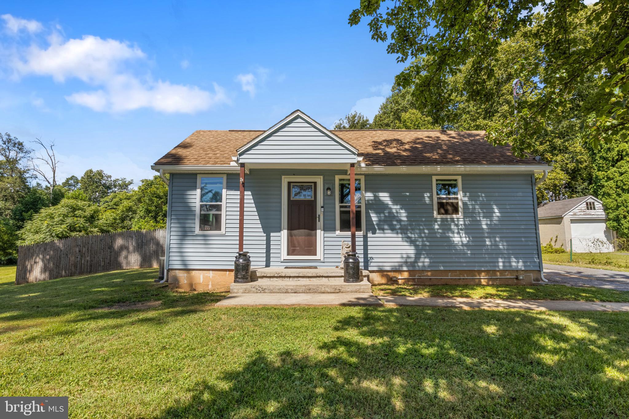 575 Cassel Road Manchester, PA 17345 - Photo 6 of 33 Charming home with inviting curb appeal.