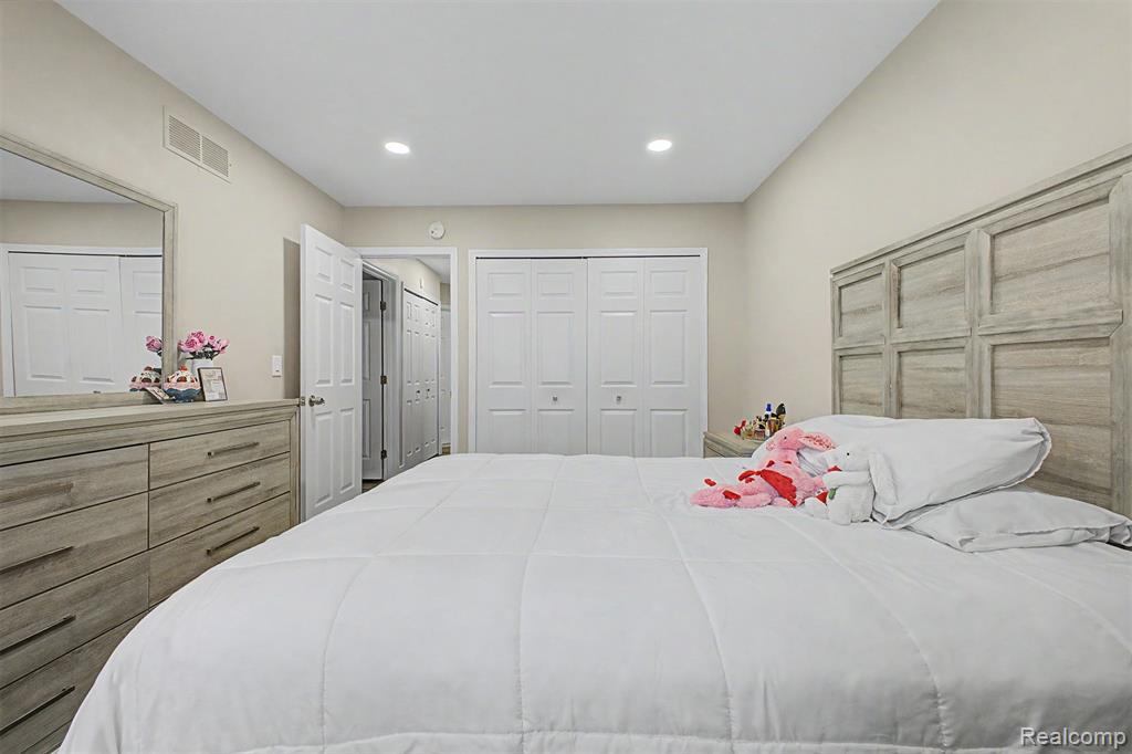 816 North Beech Daly Road Dearborn Heights, MI 48127 - Photo 25 of 47