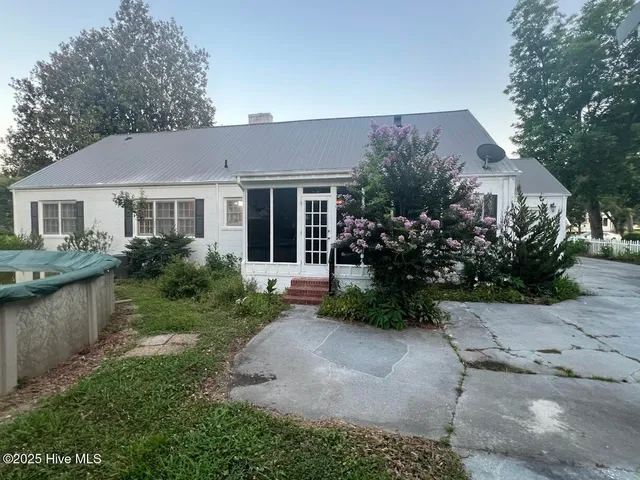 $295,000 | 313 East 1st Avenue, Chadbourn, NC 28431