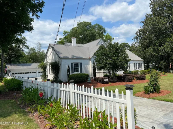 $289,000 | 313 East 1st Avenue, Chadbourn, NC 28431