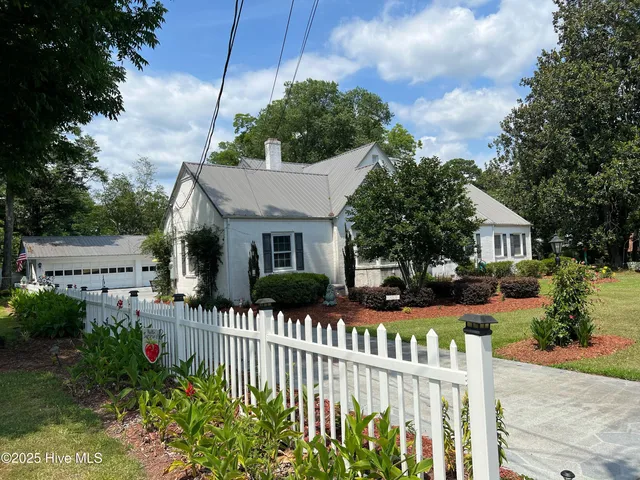 $295,000 | 313 East 1st Avenue, Chadbourn, NC 28431