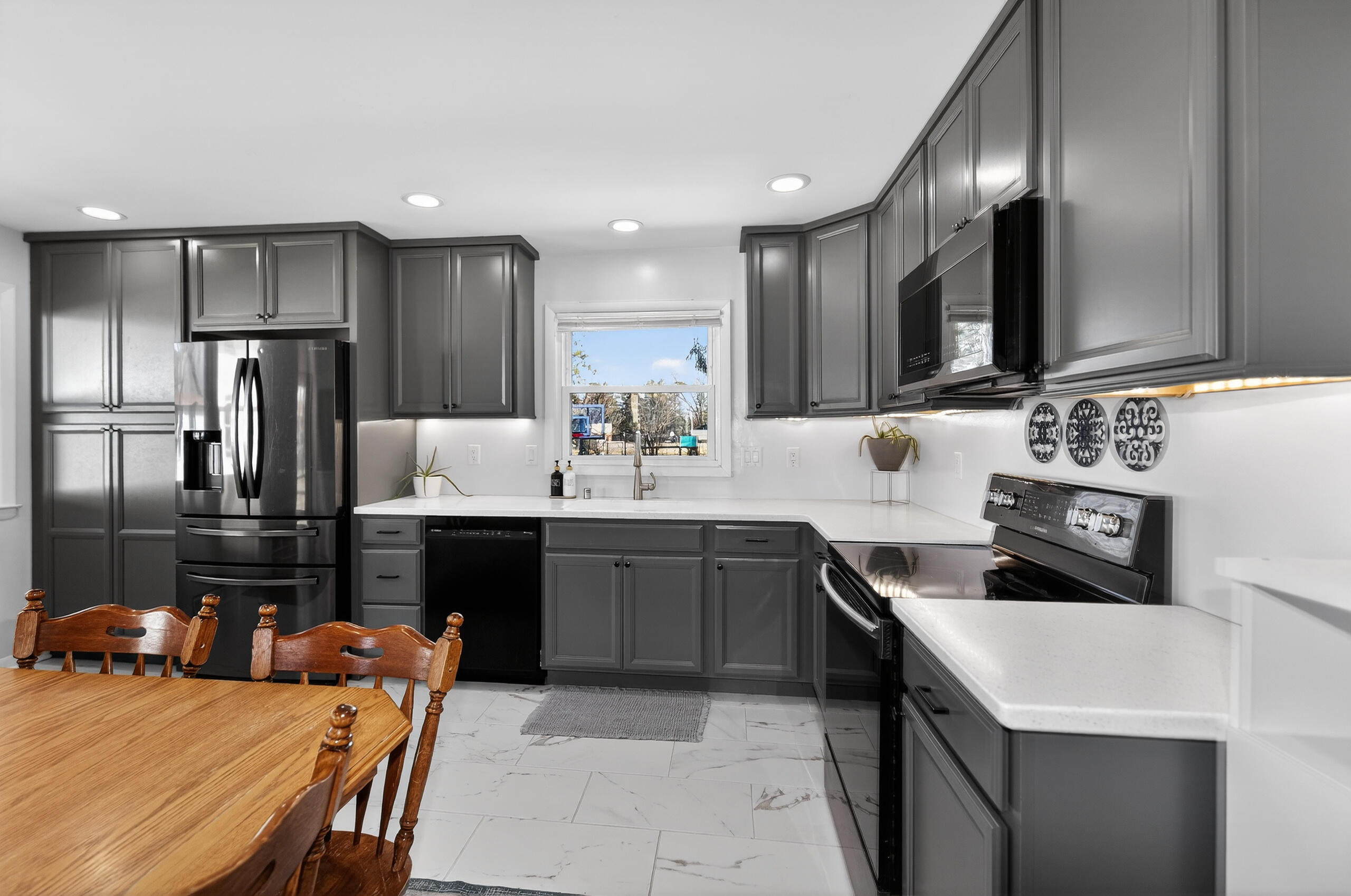 305 South Concord Road Oconomowoc, WI 53066 - Photo 11 of 31 Kitchen