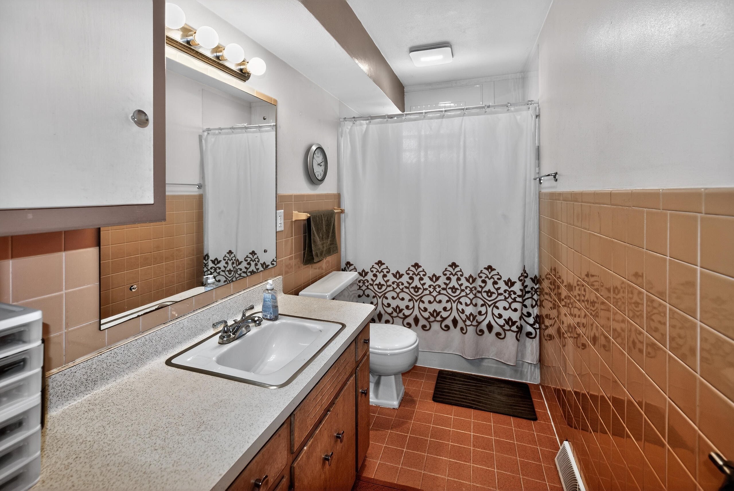 305 South Concord Road Oconomowoc, WI 53066 - Photo 12 of 31 Full Bath
