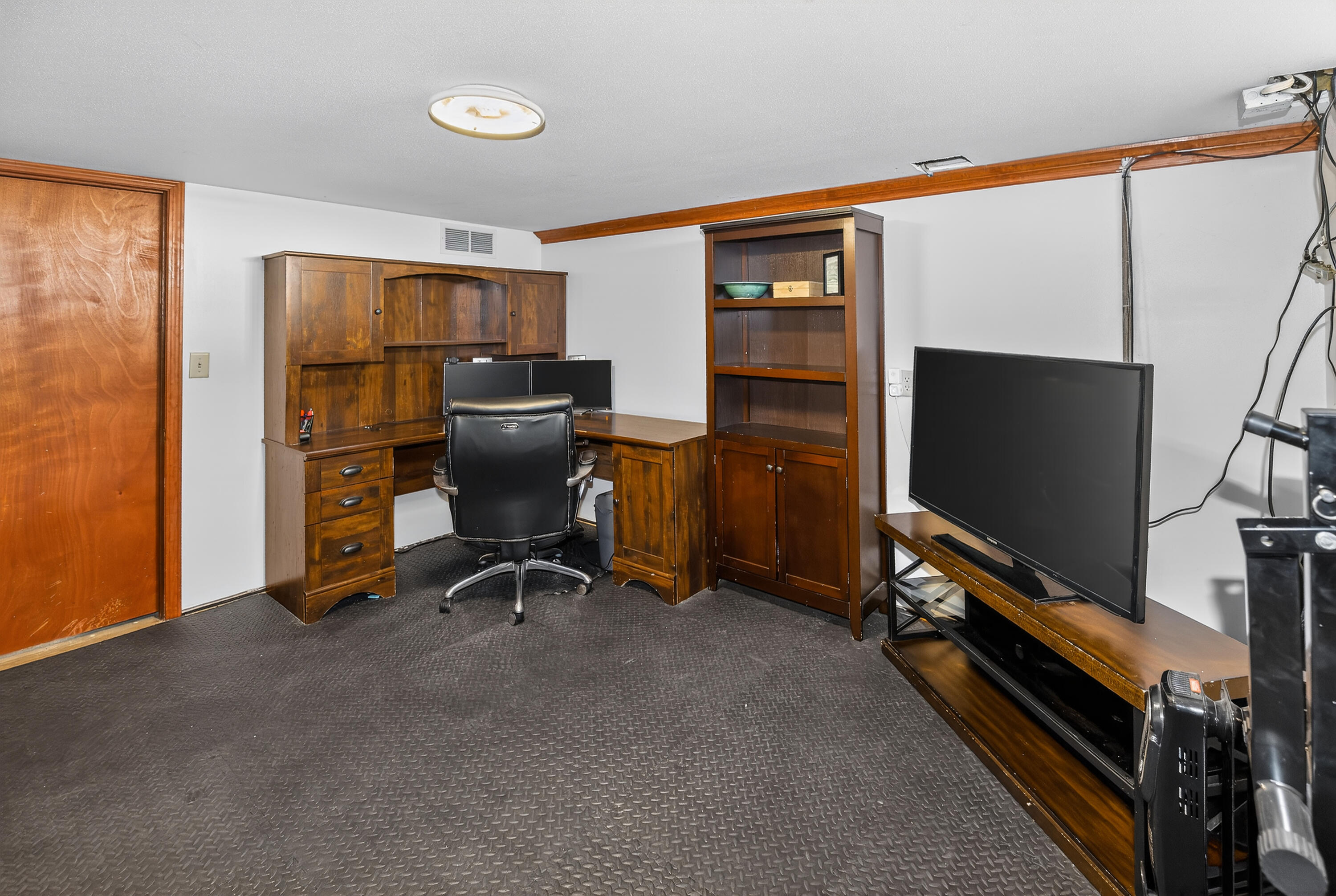 305 South Concord Road Oconomowoc, WI 53066 - Photo 17 of 31 Lower Office