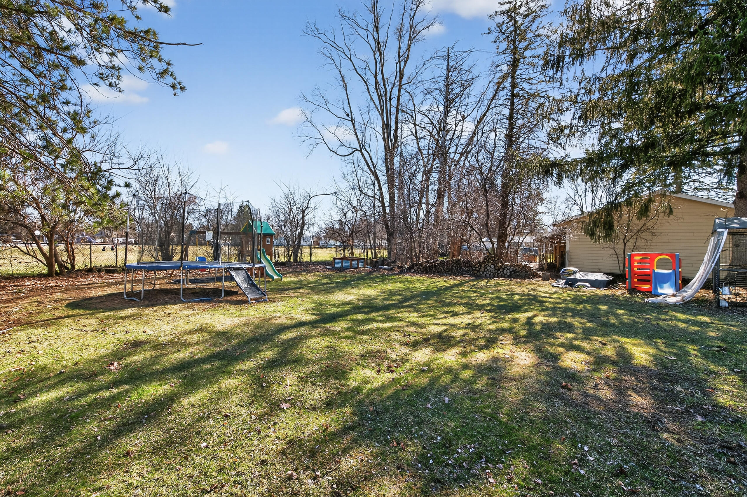 305 South Concord Road Oconomowoc, WI 53066 - Photo 22 of 31 Yard