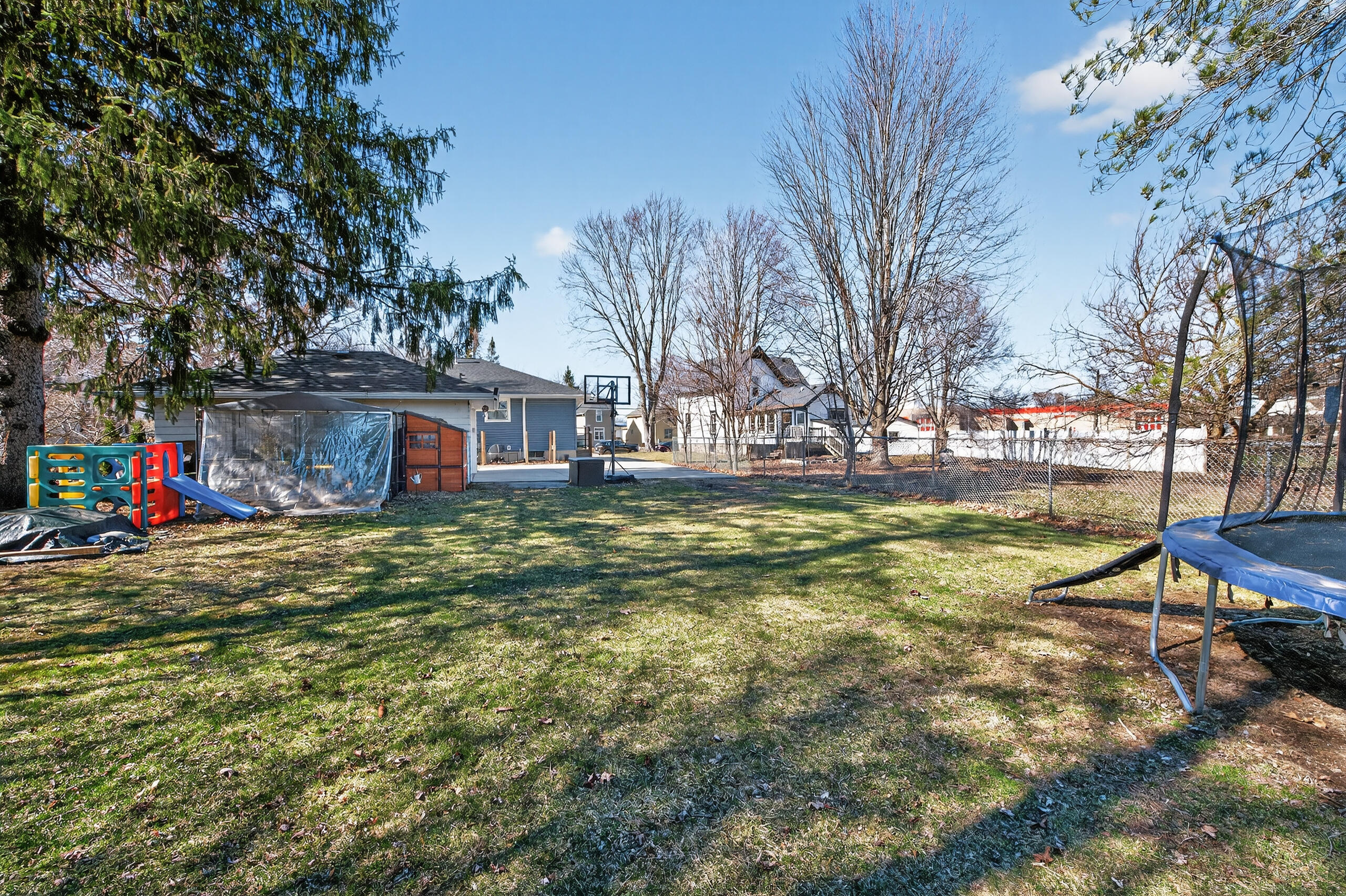 305 South Concord Road Oconomowoc, WI 53066 - Photo 25 of 31 Yard