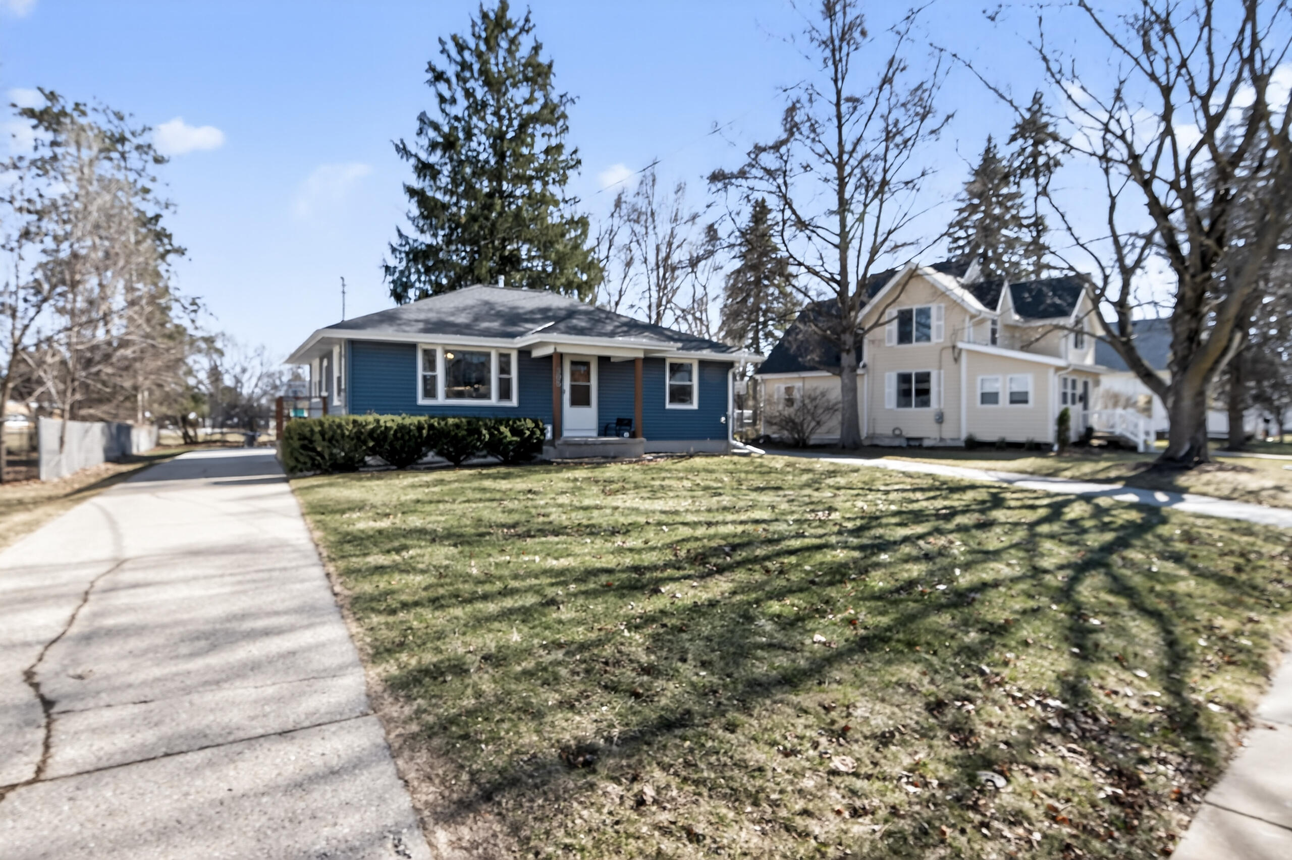 305 South Concord Road Oconomowoc, WI 53066 - Photo 27 of 31 Front