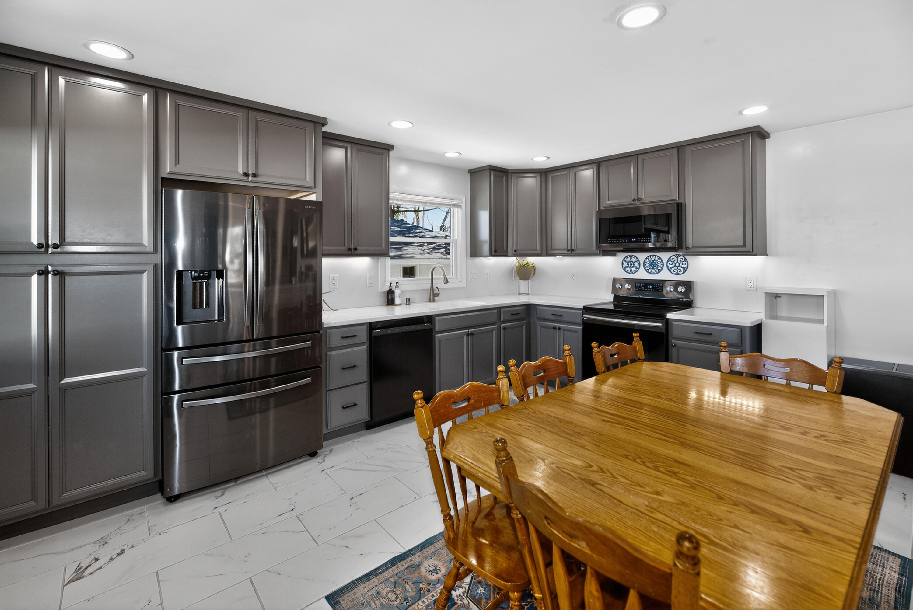 305 South Concord Road Oconomowoc, WI 53066 - Photo 9 of 31 Kitchen