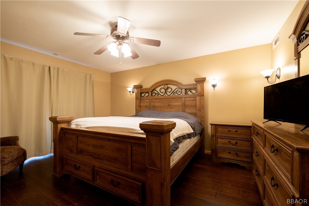 630 Summit Boulevard Big Bear Lake, CA 92315 - Photo 11 of 33 a bedroom with a bed and a chandelier