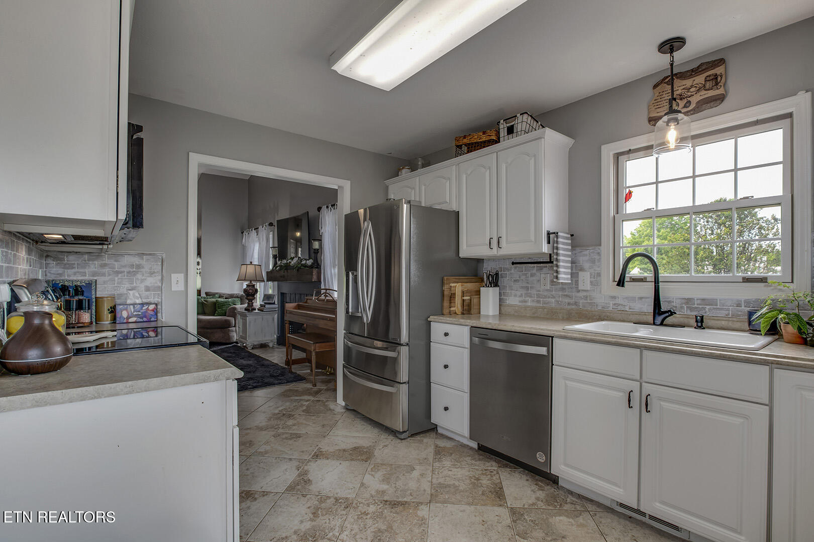 101 Poteau Trace Loudon, TN 37774 - Photo 14 of 32 14_PoteauTrace_101_Kitchen03