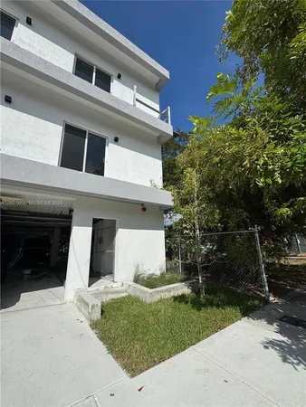 $3,300 | 147 Northwest 59th Street, Unit 304, Miami, FL 33127