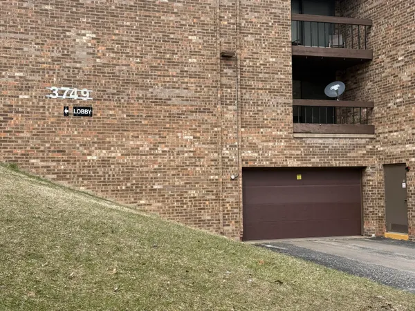 $89,000 | 3749 North 88th Street, Unit 305, Milwaukee, WI 53222