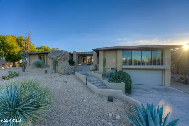 $1,840,000 | 2003 Smoketree Drive, Carefree, AZ 85377