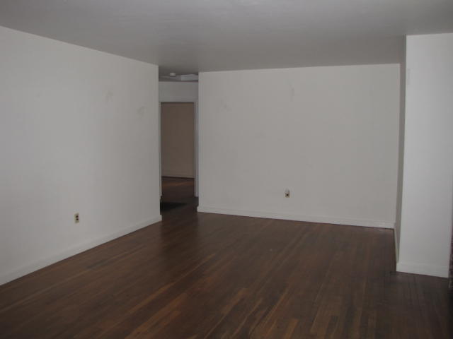 2035 Holley Road Roanoke, VA 24012 - Photo 4 of 14 IMG_6957
