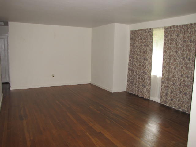 2035 Holley Road Roanoke, VA 24012 - Photo 5 of 14 IMG_6958