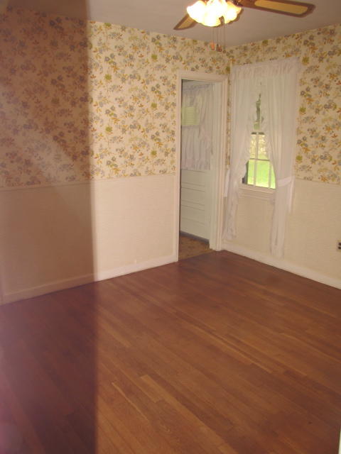 2035 Holley Road Roanoke, VA 24012 - Photo 8 of 14 IMG_6961