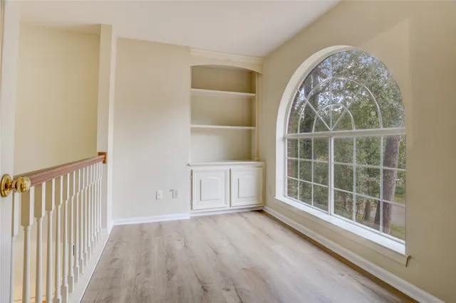 a view of empty room with window
