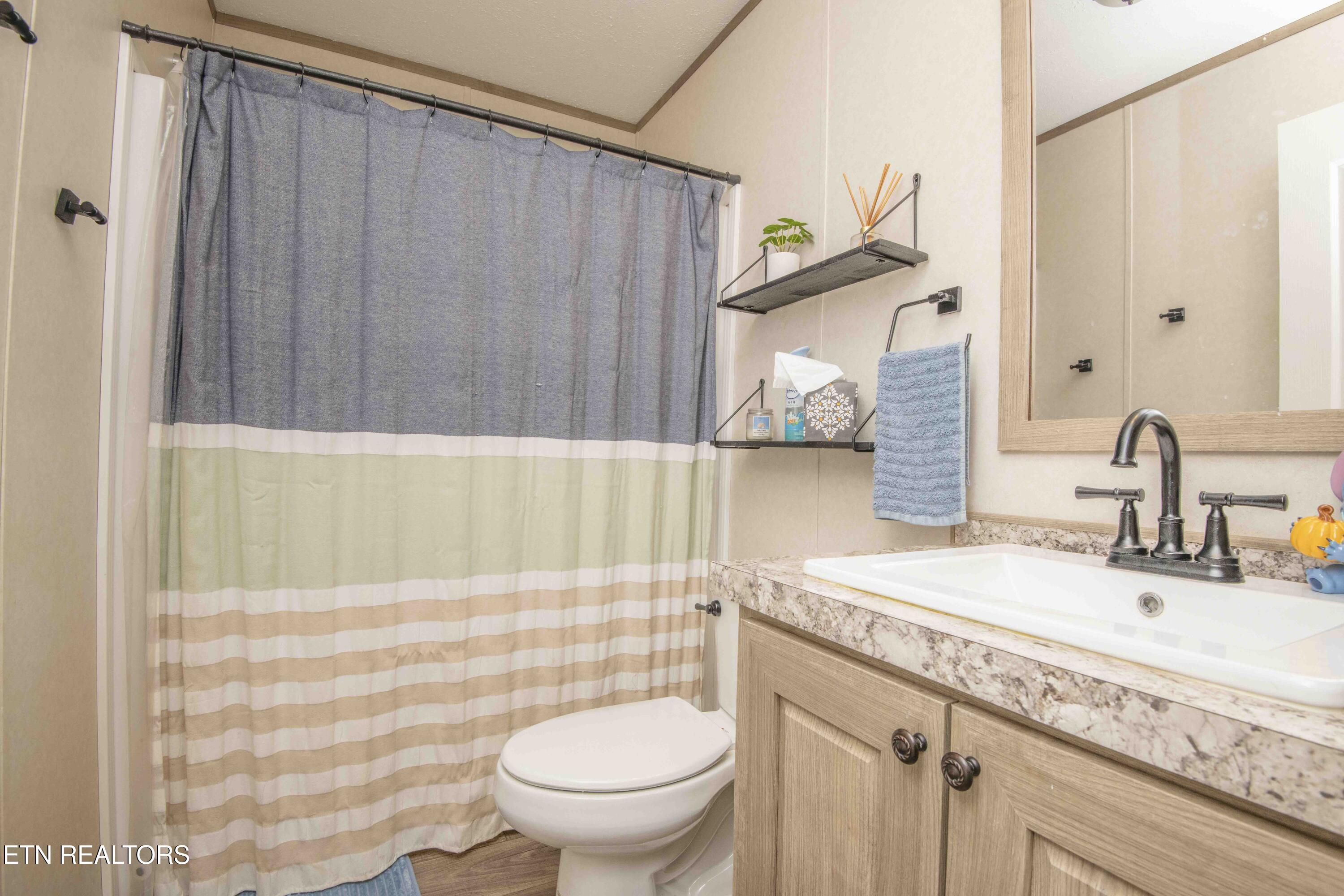 3941 Hackney Chapel Road Lenoir City, TN 37772 - Photo 25 of 40 second bath_1