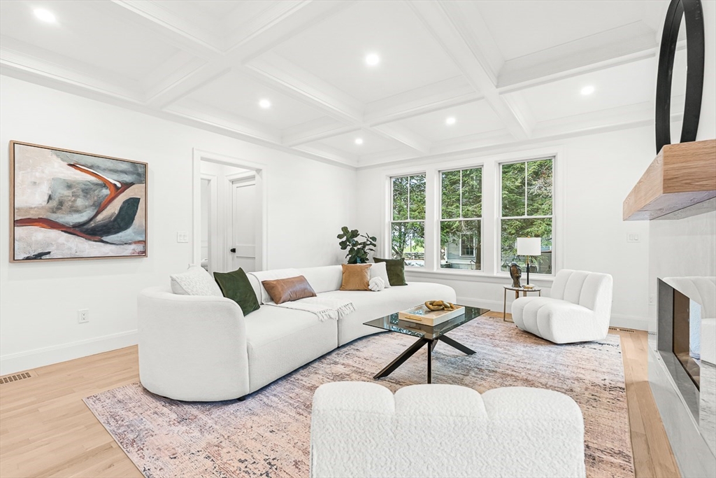 8 Oakdale Avenue Wellesley, MA 02482 - Photo 11 of 34