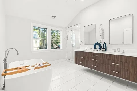 $3,350,000 | 8 Oakdale Avenue, Wellesley, MA 02482