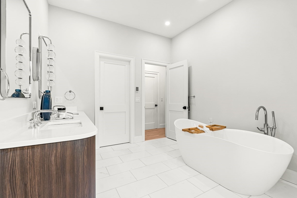 8 Oakdale Avenue Wellesley, MA 02482 - Photo 19 of 34